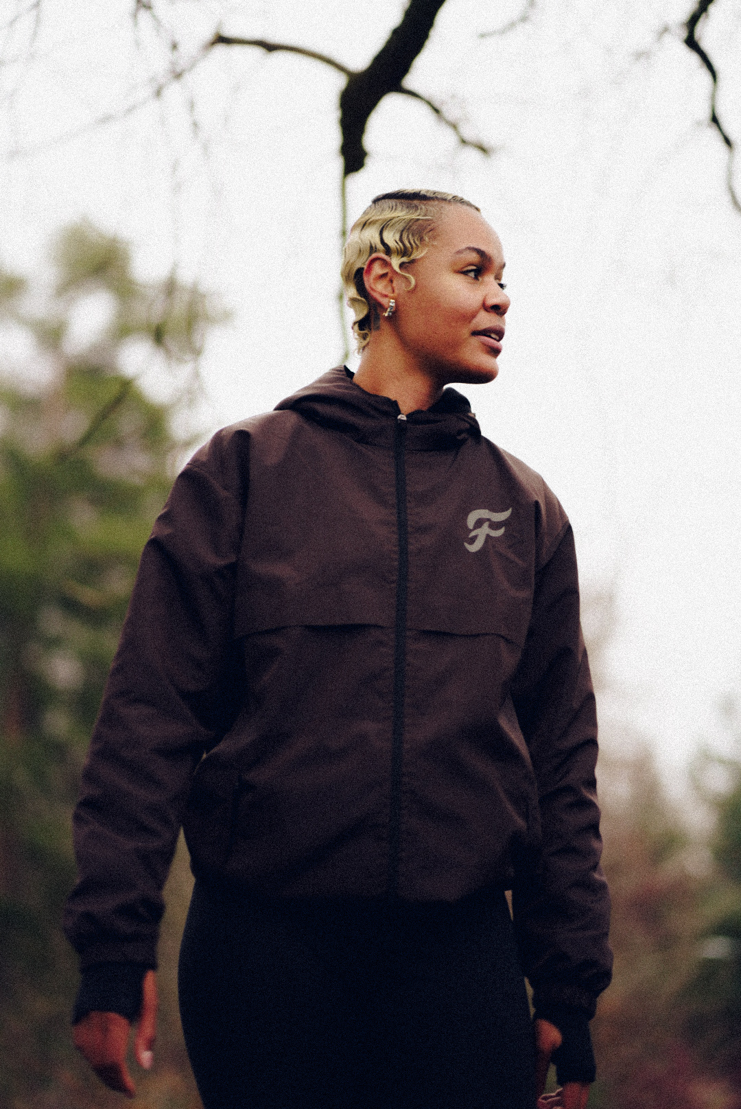 Athlete wearing the FLEUVE rain jacket outdoors