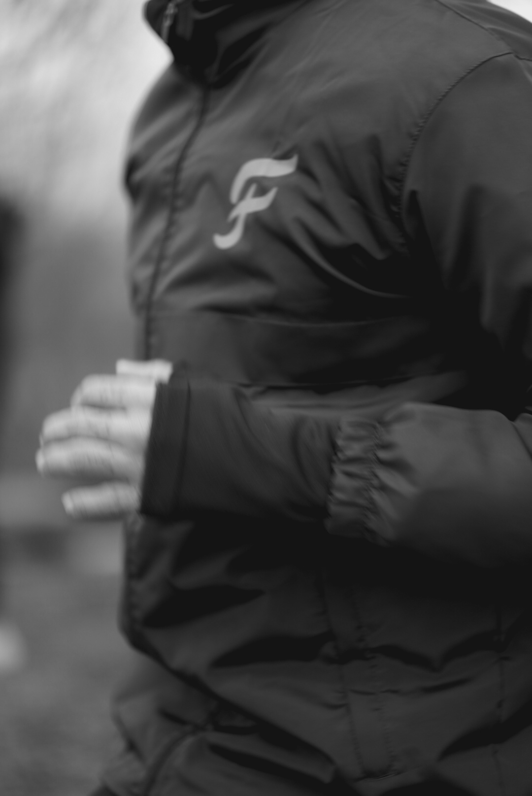 FLEUVE chest logo on wet technical fabric